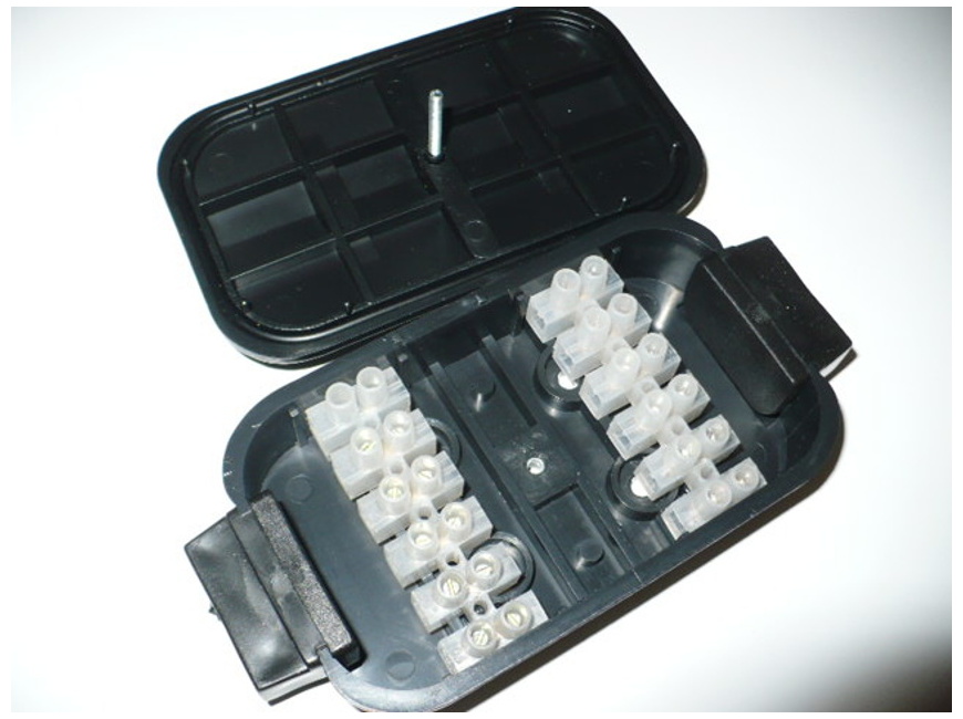 Skrinka elektrická 12 pól c.1996